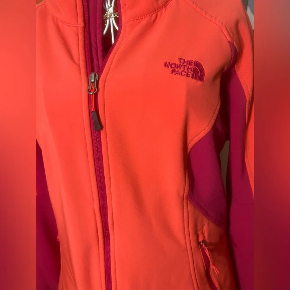 The North Face Women's Vibrant Orange and Pink Spring Jacket - Picture 2 of 16